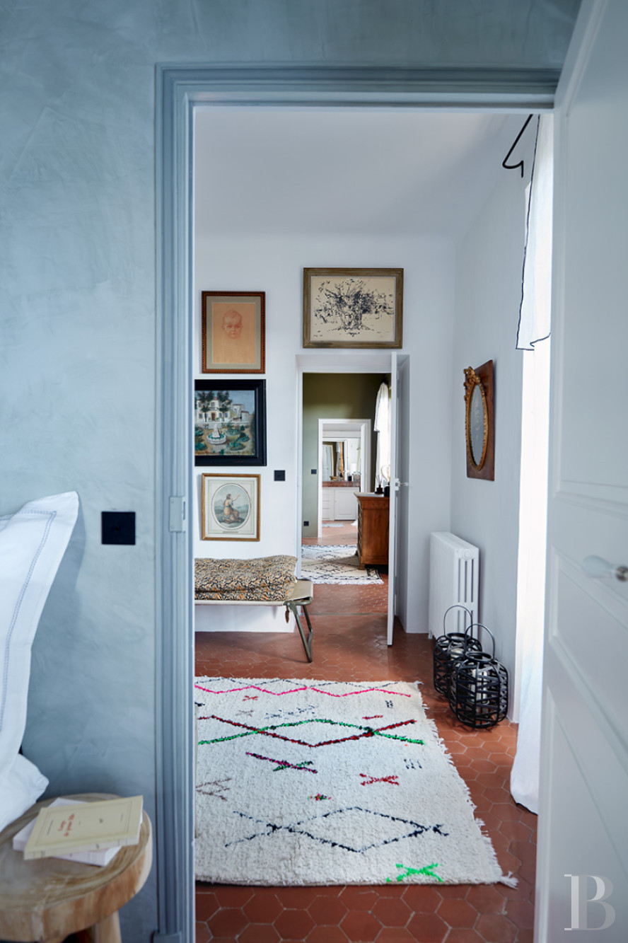 Dans les Alpes-de-Haute-Provence, au sud de Forcalquier, une maison de village traditionnelle et audacieuse - photo  n°29